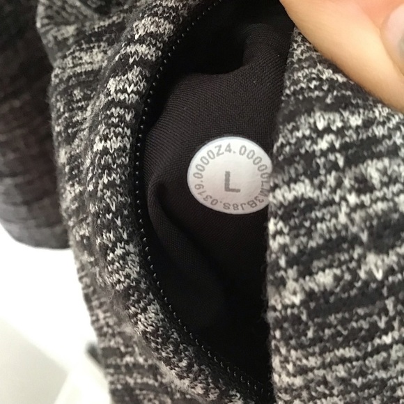 Lululemon Surge Warm 1/2 Zip Pullover in Heathered Black Size Large. - Picture 8 of 8